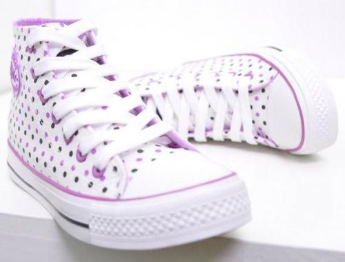 Лук с розовыми кедами. Узоры