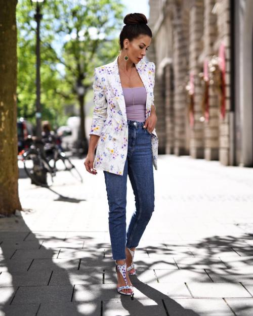 С чем носить джинсы женщинам з.  С чем носить узкие джинсы джинсы женщинам в 40-50 лет весной и летом