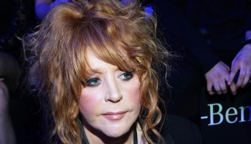 Алла Пугачева дети. Супруг Примадонны решил с юмором отнестись к ажиотажу вокруг темы коронавируса. Галкин опубликовал забавное видео, на котором маленькие Лиза и Гарри проводят «магический» ритуал по изгнанию болезни. Поклонники оценили желание звездной семьи разрядить гнетующую обстановку.