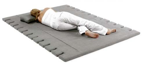 На чем лучше спать на твердом или мягком. Чем полезный сон на твердых поверхностях 01 На чем лучше спать на твердом или мягком. Чем полезный сон на твердых поверхностях 01