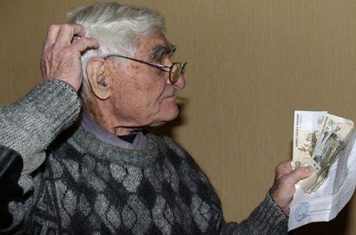 Как отвадить мошенников от пенсионеров. Как защитить своих стариков от мошенников: 9 правил