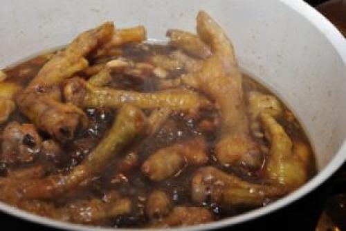 Чем вреден холодец из куриных лапок. Чем полезны куриные лапки и как их вкусно приготовить
