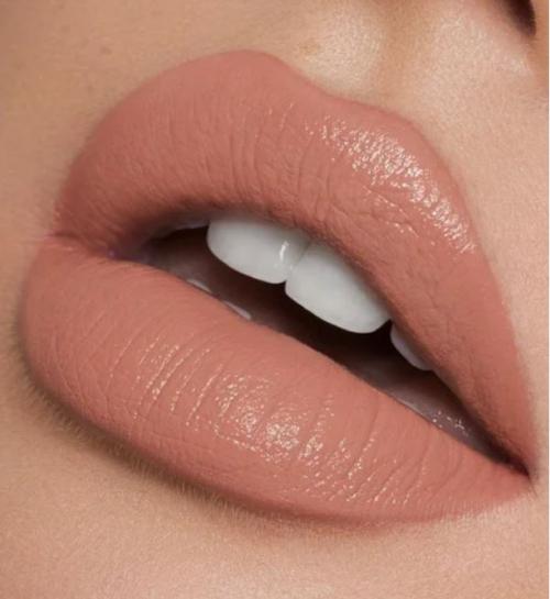 Цвет помады для женщины з.  Как правильно красить губы после 50: советы визажистов