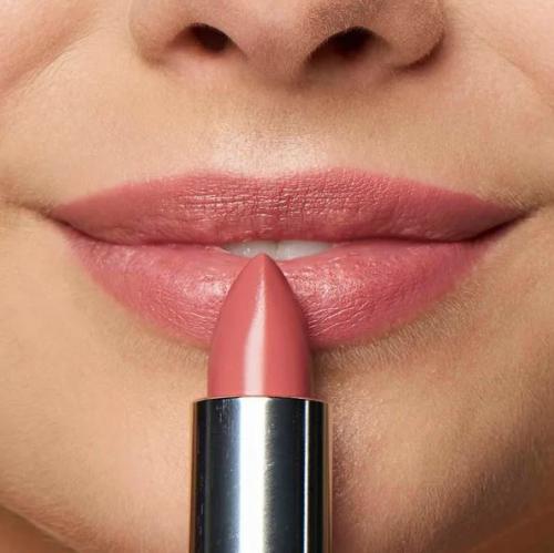 Цвет помады для женщины з.  Как правильно красить губы после 50: советы визажистов