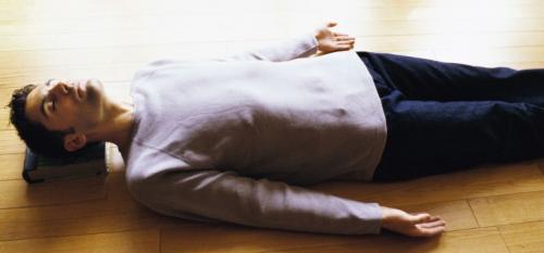 Почему полезно спать на твердом. Полезно ли спать на полу