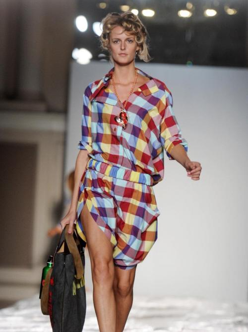 С чем носить рубашку красную. Как стильно носить красные блузки и рубашки 01