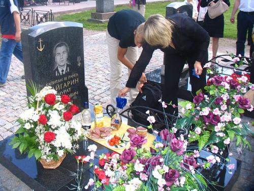 Можно ли ходить на кладбище в день рождения покойника. Можно ли посещать могилу усопшего в его день рождения