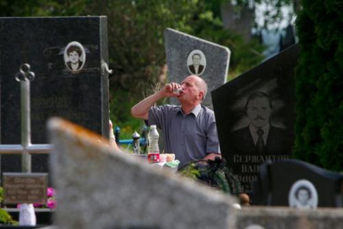 Можно ли ходить на кладбище в день рождения покойника. Можно ли посещать могилу усопшего в его день рождения