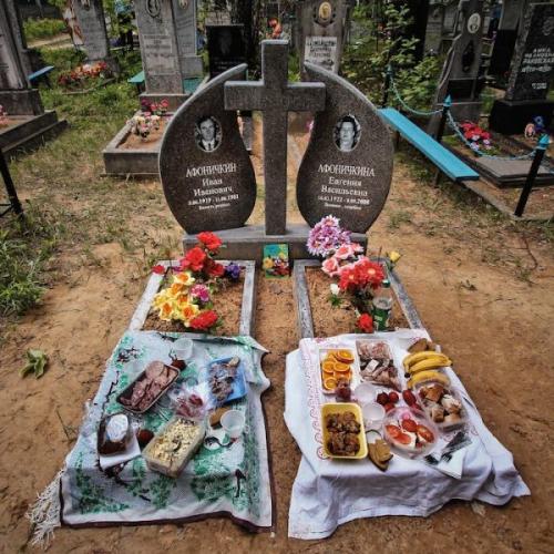 Можно ли ходить на кладбище в день рождения покойника. Можно ли посещать могилу усопшего в его день рождения