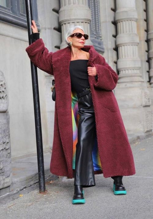 Мода для женщин за 50 в 2021 году осень-зима. Шикарный возраст: модные осенние образы 2021 от женщин-блогеров после 50 14