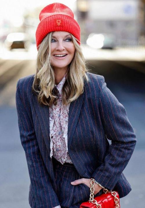 Мода для женщин за 50 в 2021 году осень-зима. Шикарный возраст: модные осенние образы 2021 от женщин-блогеров после 50 23