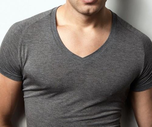 Можно ли носить мужскую рубашку с нижним бельем, и если да то как. Ваши потребности диктуют стиль