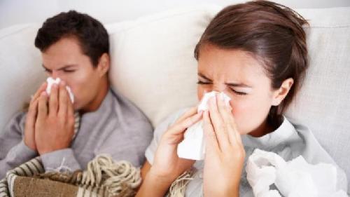 Почему нужно спать в мокрых носках и как правильно это делать. Если потекли сопли, сразу надеваю мокрые носки на ночь. Чем это помогает 04