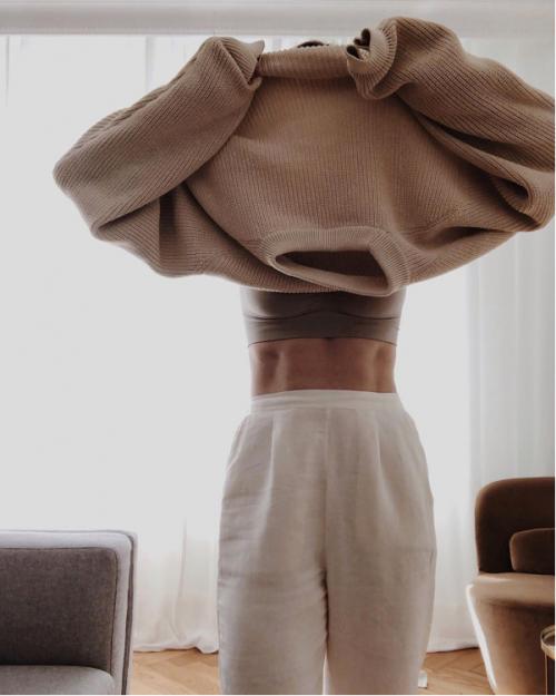 Теплые вязаные платья 2025: тенденции и нововведения 03