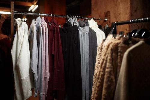 Одевайтесь погодно: всё о тёплом платье в пол 09 Одевайтесь погодно: всё о тёплом платье в пол 09