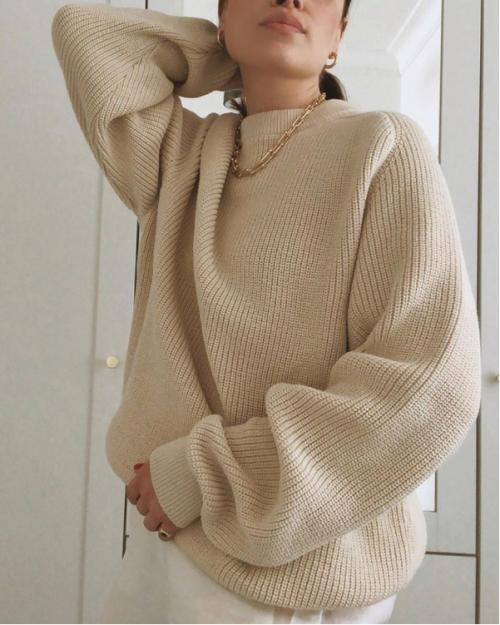 Теплые вязаные платья 2025: тенденции и нововведения 04