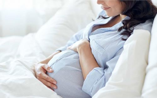 Зачем подушка между ног во время сна. Почему ночью лучше спать с подушечкой между ног? 04 Зачем подушка между ног во время сна. Почему ночью лучше спать с подушечкой между ног? 04