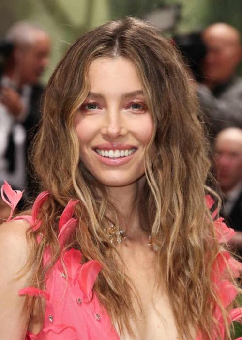 Многослойные прически 2025: 55 лучших вариантов для каждого типа волос 06