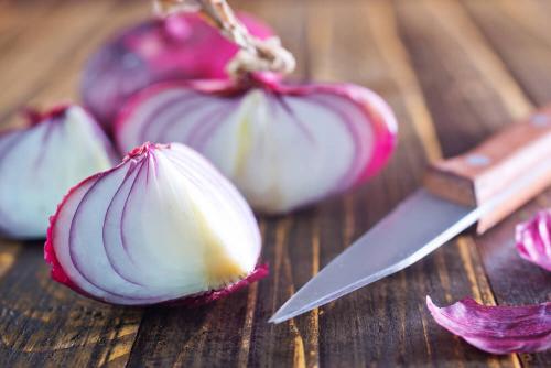 Интересные факты о зачем нужно спать с луком в носках. 10 невероятно полезных причин, почему стоит класть лук в носки перед сном 02