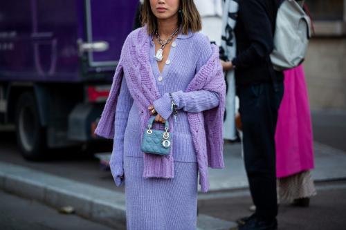 Какие стили одежды наиболее сочетаются с вязаным платьем. Самые красивые вязаные платья и способы их сочетания в 2025 году