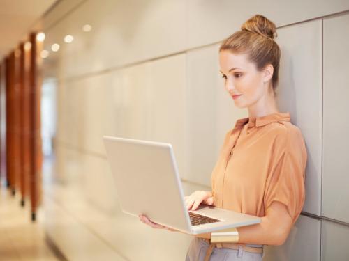 Средние женские стрижки: 10 модных вариантов для лица любого типа 14 Средние женские стрижки: 10 модных вариантов для лица любого типа 14