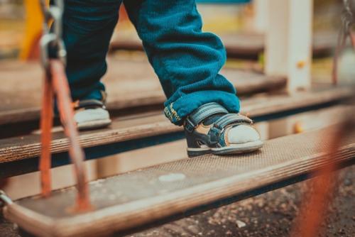 Правильная обувь для детей. Первая обувь для малыша: когда покупать и как выбирать?