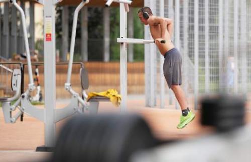 Простая и эффективная утренняя зарядка для похудения: упражнения для начинающих 08 Простая и эффективная утренняя зарядка для похудения: упражнения для начинающих 08