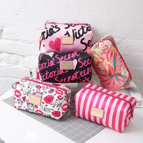 Что должно быть у каждой девушки по уходу за собой. Полный список средств, которые должны быть в косметичке каждой девушки