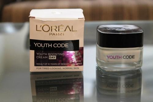 Средства по уходу за кожей марки. 