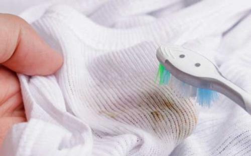 Как вывести старое пятно от краски для волос. Как вывести краску для волос с одежды