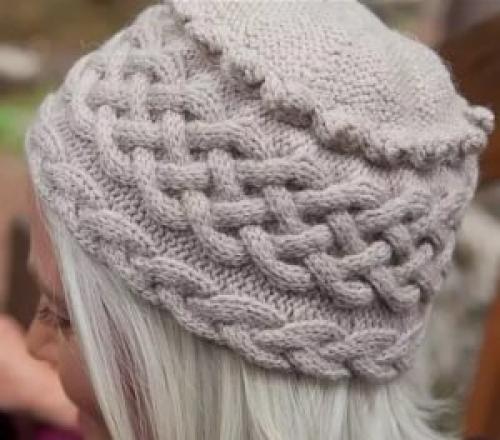 Объемные шапки спицами для женщин. Объемная шапка спицами
