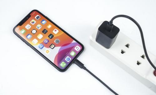 Сколько времени требуется для эффективной зарядки. Как правильно заряжать смартфон, чтобы продлить срок службы его аккумулятора