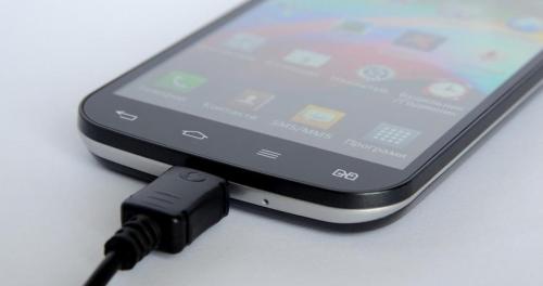 Сколько времени требуется для эффективной зарядки. Как правильно заряжать смартфон, чтобы продлить срок службы его аккумулятора