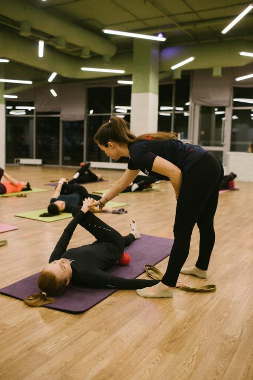 Стильно и комфортно: как носить свободные футболки для женщин 06 Стильно и комфортно: как носить свободные футболки для женщин 06