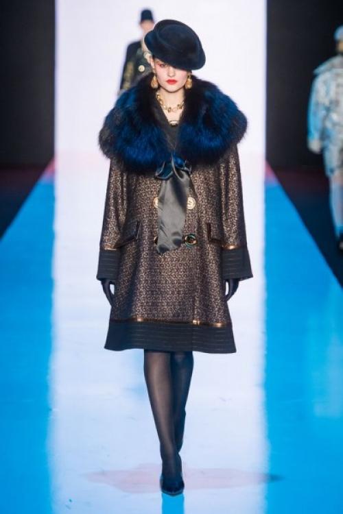 Как подобрать шапку по форме лица женщине посл.  С пуховиком 09