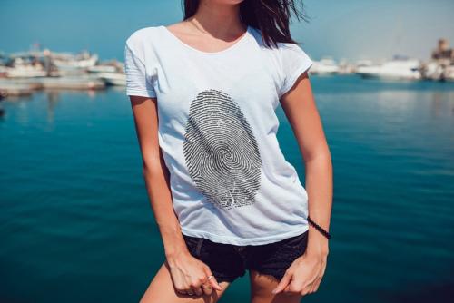 Модные футболки для девушек: что носить в этом сезоне 05