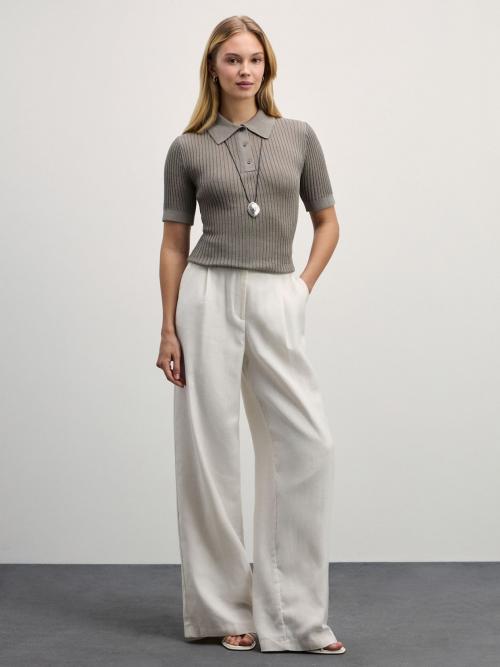 Какие модные тенденции в футболках для девушек актуальны в этом сезоне. Модные футболки — 2024