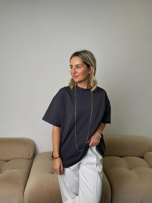 Как носить оверсайз футболку в холодное время года. Подбор гармоничных нижних предметов