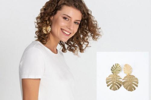 Какие аксессуары можно использовать для необычного стиля с футболкой. Какими аксессуарами разнообразить образ с белой футболкой?