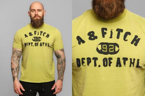 Можно ли носить майки в холодное время года и с чем. Нужна ли мужская футболка в демисезонном и зимнем гардеробе