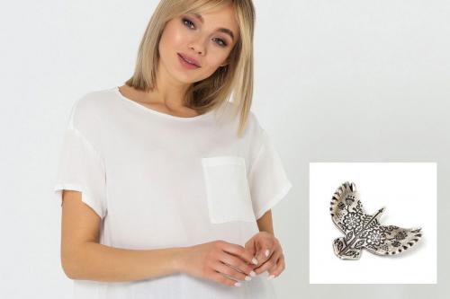 Какие аксессуары можно использовать для необычного стиля с футболкой. Какими аксессуарами разнообразить образ с белой футболкой?