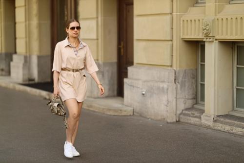 Как превратить оверсайз футболку в платье. Носите футболку большого размера, как платье | 3 симпатичных идеи стиля, которые стоит попробовать