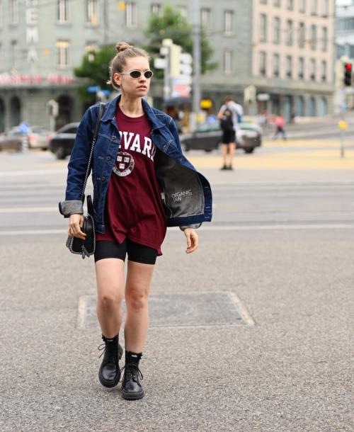 Как превратить оверсайз футболку в платье. Носите футболку большого размера, как платье | 3 симпатичных идеи стиля, которые стоит попробовать