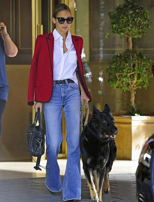 Какие туфли лучше всего сочетаются с футболкой и джинсами. Как подобрать обувь под джинс