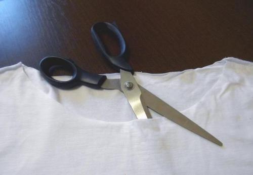 Современные способы стильного ношения мужской футболки женщинами 03 Современные способы стильного ношения мужской футболки женщинами 03