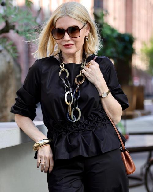 Мода весна-лето 2023 для женщин з.  Модные образы для женщин 40-50 лет весна-лето 2023: самые модные примеры