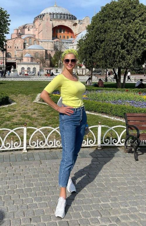 Уличная мода для женщин з.  Как женщине 50+ одеться на улицу летом 2022, чтобы выглядеть стильно, несмотря ни на какие тренды