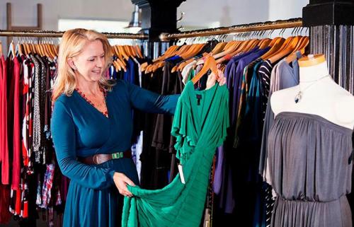 Фасоны платьев для женщи.  Фасоны платьев для женщин в 40 лет 10