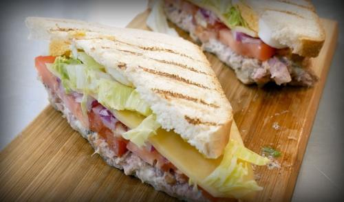 Клаб сэндвич с тунцом. Сэндвич с тунцом —, как вкусно и просто приготовить