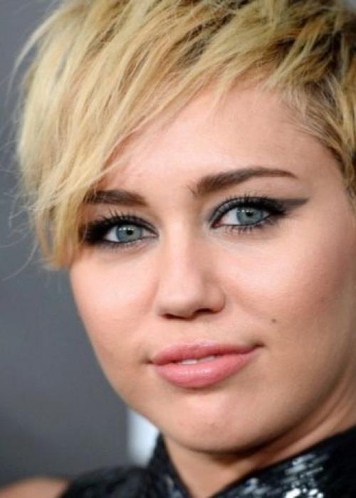 Прямые стрижки с косой челкой. Популярные стрижки с косой челкой 29 Прямые стрижки с косой челкой. Популярные стрижки с косой челкой 29